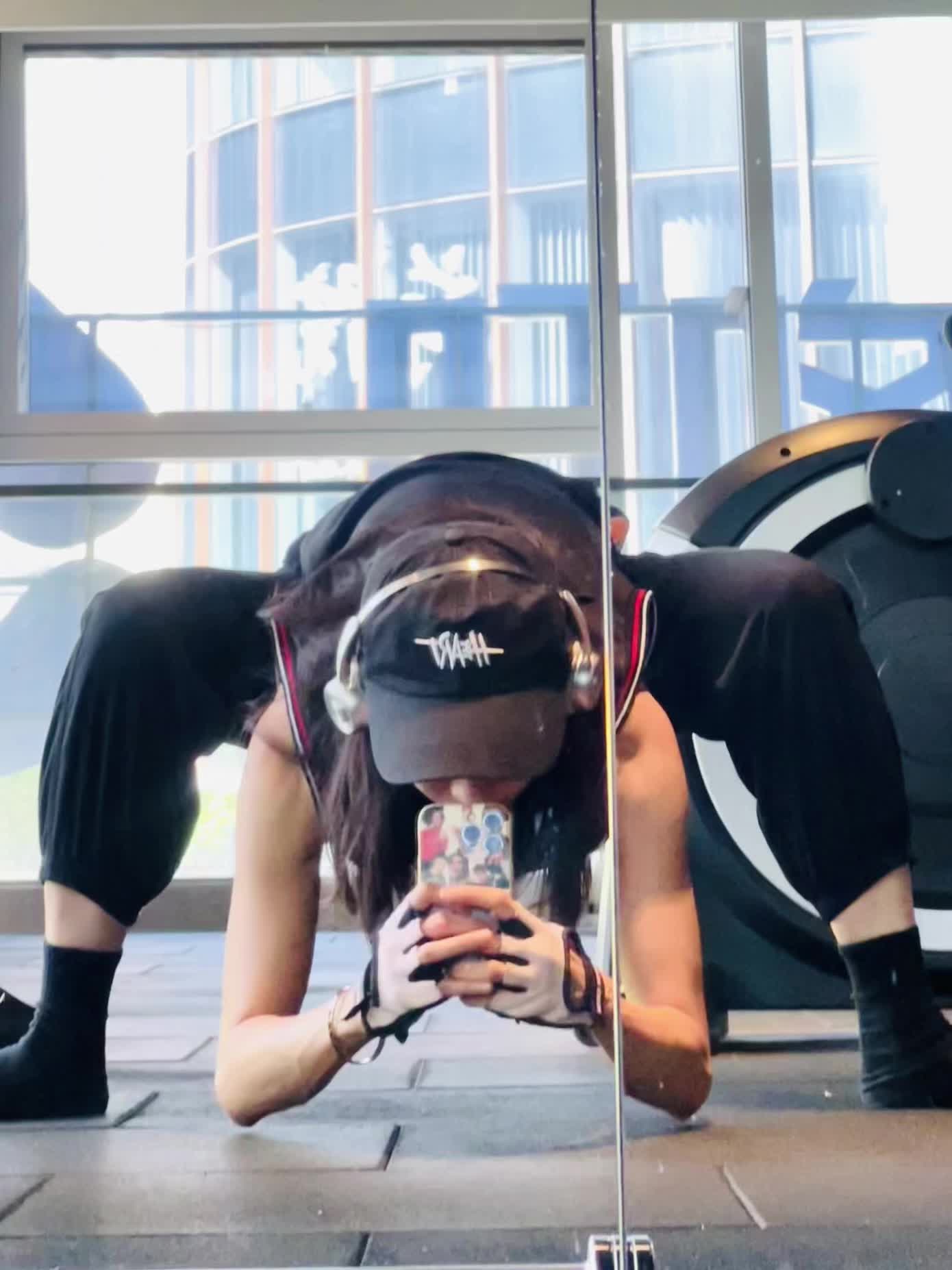 努力健身吃好吃的