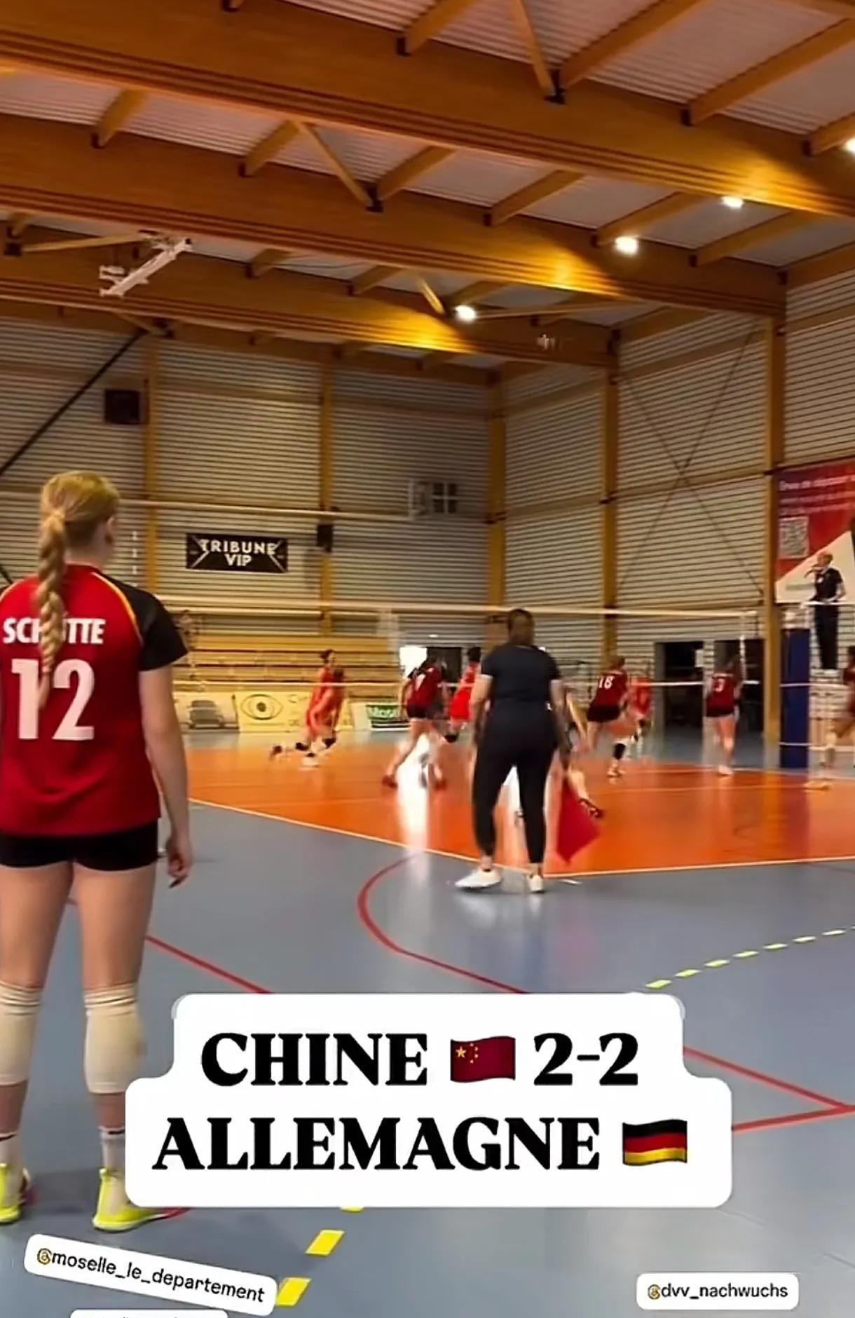 U19中国女排与德国队在法国打了热身赛，中国队以2-3惜败。根据知名球友“琅小校