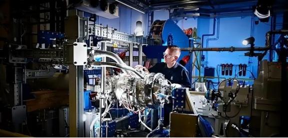 绝不向中国低头！宁愿裁员9000人变卖公司，也不接受中国的帮助？2020年，