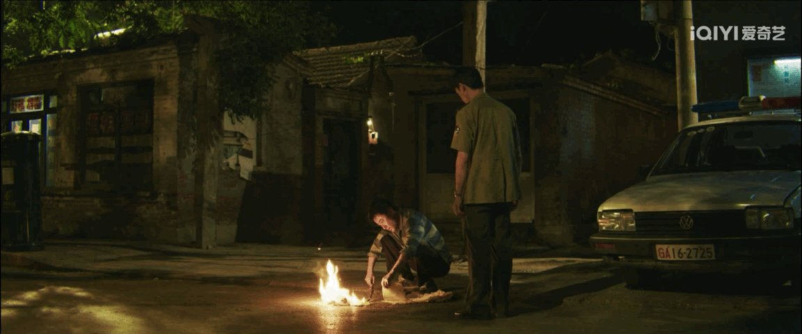 他永远困在了女儿被害的雨夜《树影迷宫》里周卫平为女儿送礼物的细节，看得人心里发