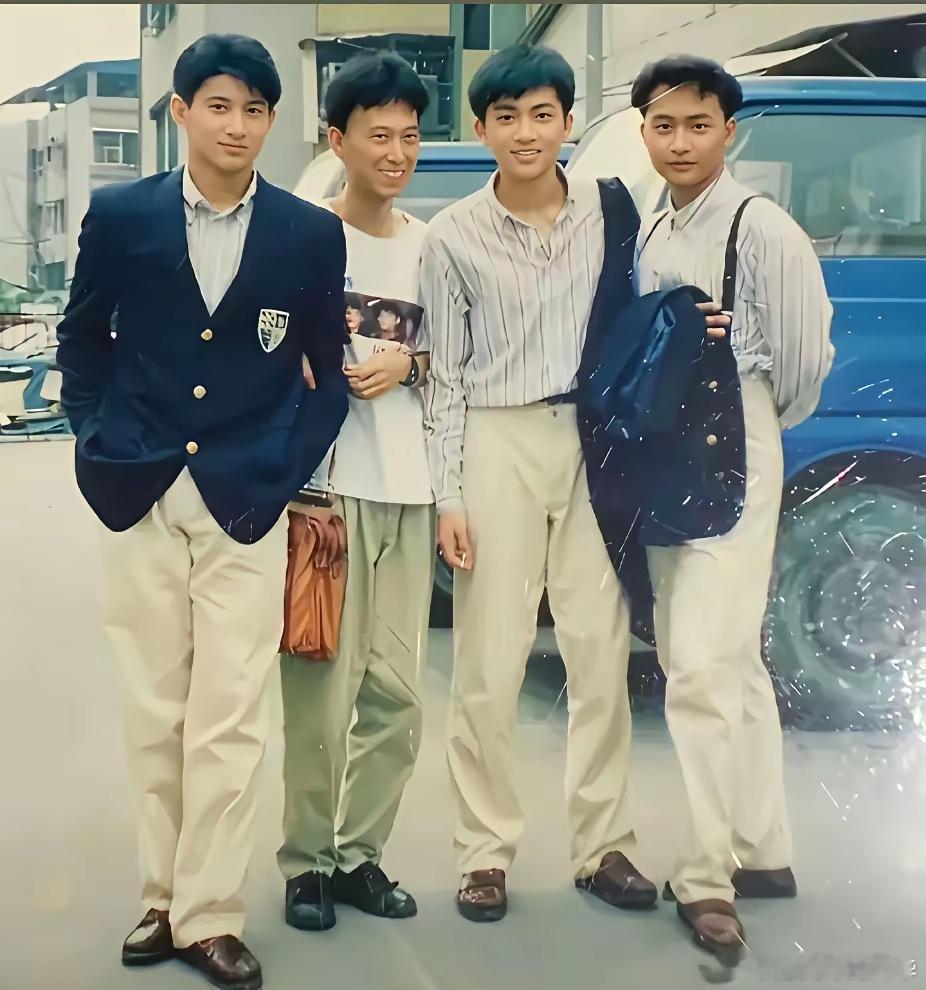 曾经多么辉煌的四个小伙如今也都逐渐变老了认识他们的都不年轻了第一个吴奇隆第二个我