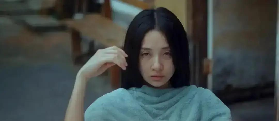 冯小刚拍完那部让人心口堵得慌的《一九四二》，还没等电影正式上映，就当着所有记者的