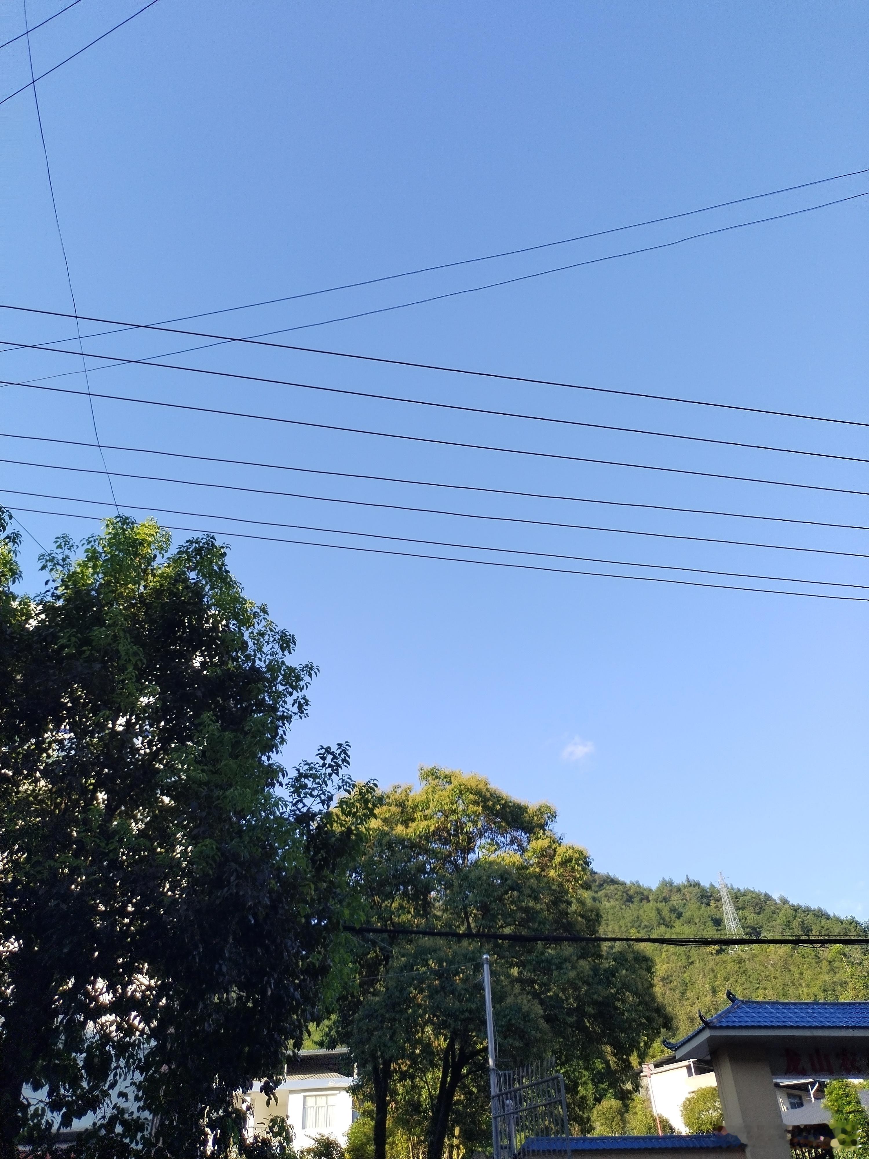 2026年上半年，六大行房贷余额少了5082亿。这不仅是银行账本上的收缩，更是普
