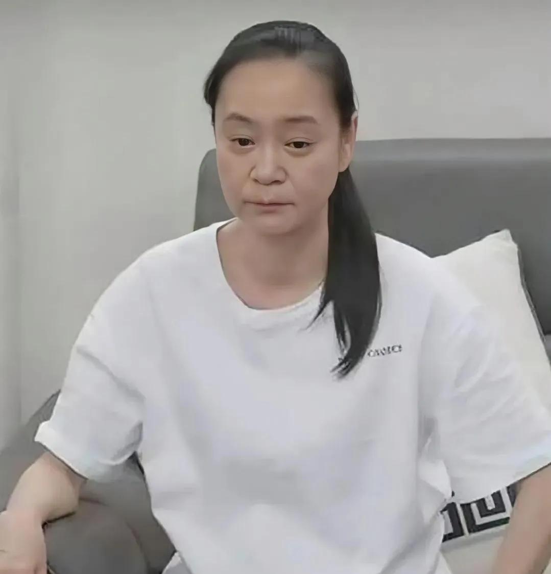 原来不婚不育的人，也没法躺平看了65岁刘雪华凄惨晚年生活，真是有点破防！年轻