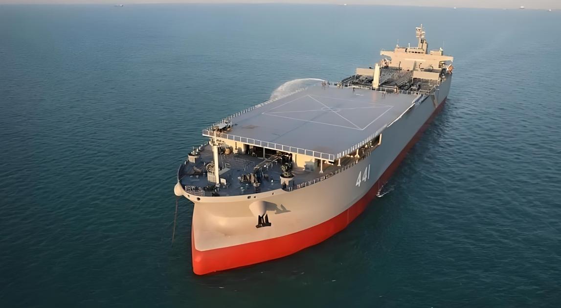 伊朗海军12万吨级的“重型航母”，即“马卡兰”号被击沉了。该消息最初由美国中央司