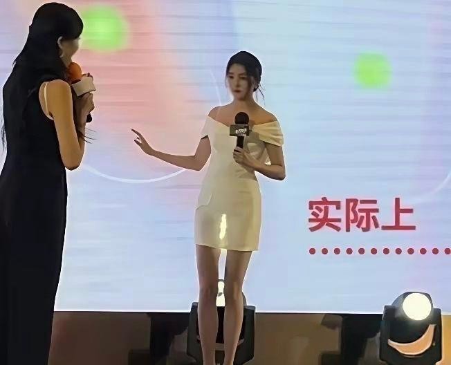 一直对关晓彤的腿长没有概念，直到我看到了这两张图…