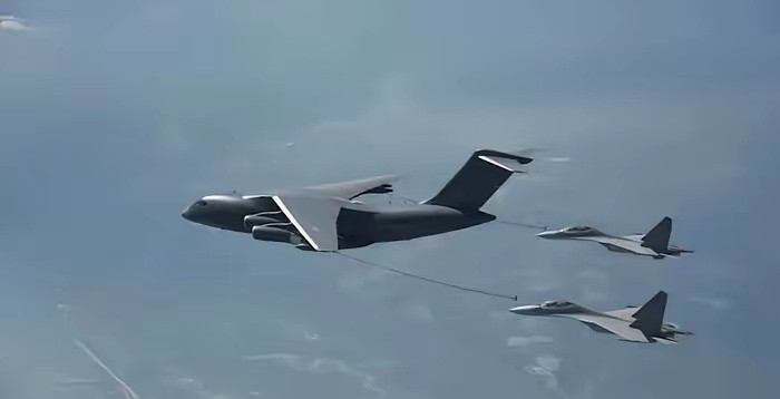 及空军基地距离以色列只有几百公里。当6架歼-16、空警-500和运油-20组成的编队出现在埃及机场时