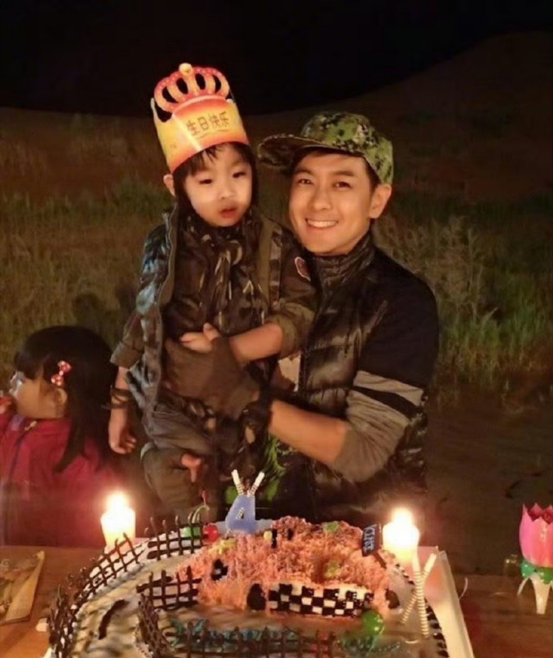 KiMi已经16岁了，还有一年就可以和林志颖一起唱“十七岁的雨季”了。🐰