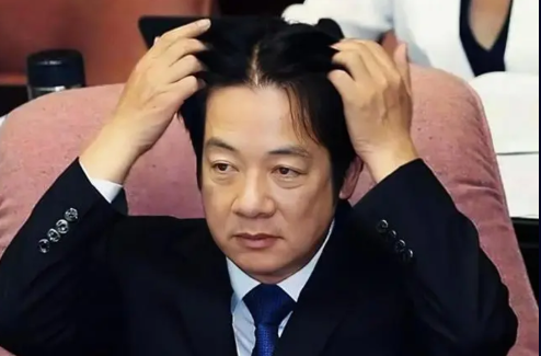 赖清德的这个发型，很多人都早有批评，说是“日本头”，“汉奸头”，说实话在当今的世