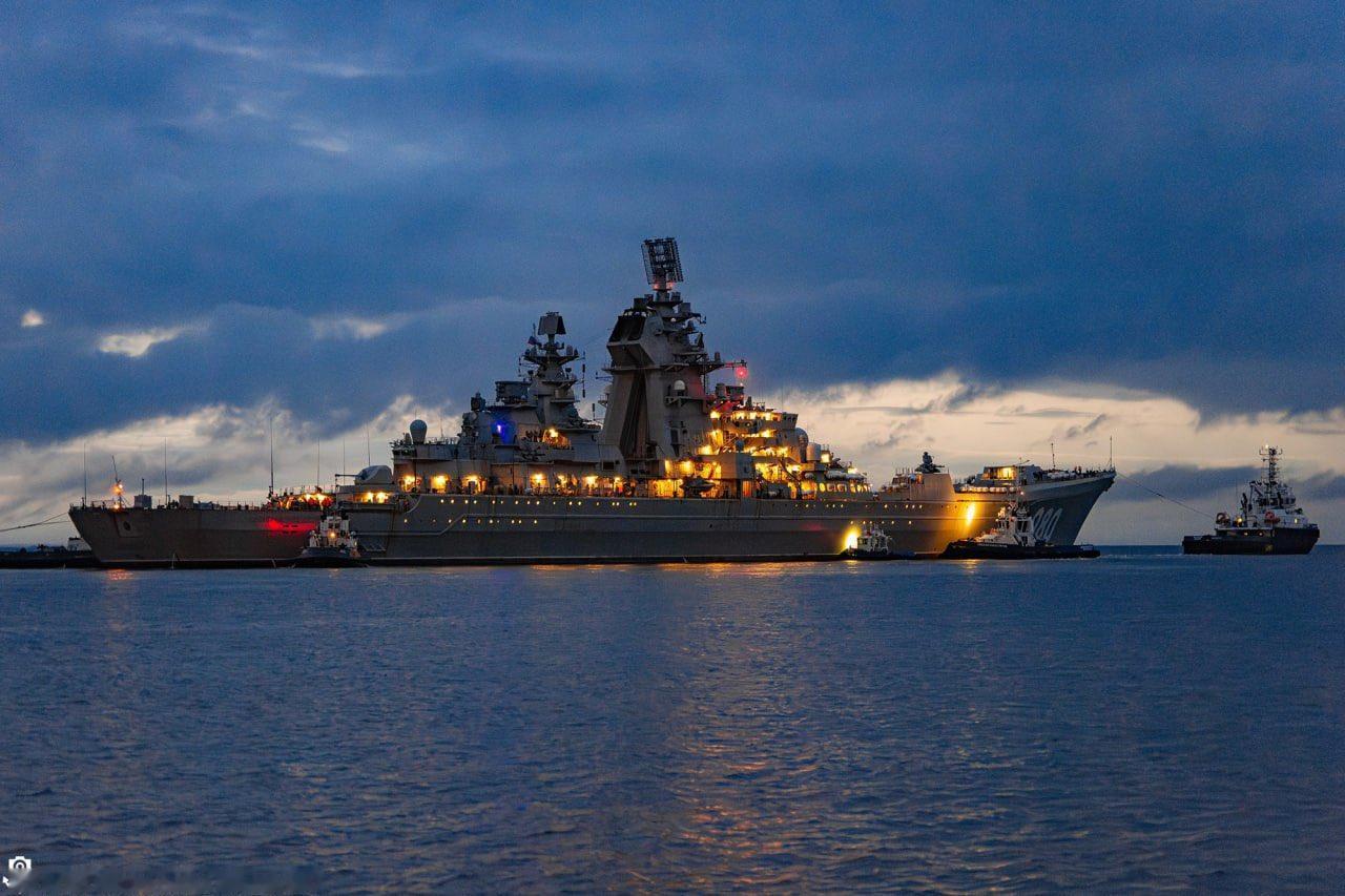 [呲牙笑]哟？毛子把基洛夫巡洋舰的火炮给更换了?10月，毛子的“纳希莫夫海军上将