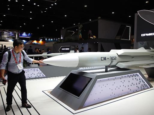 美国航母的麻烦真的来了！就在特朗普政府对伊朗下达最后通牒的节骨眼上，德黑兰突然爆