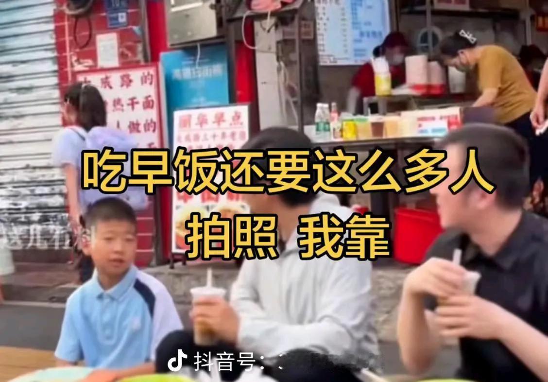 这两天全网都在笑雷军，说他吃面的早餐戏演得过了，还被一个小女孩怼。但我看完没觉