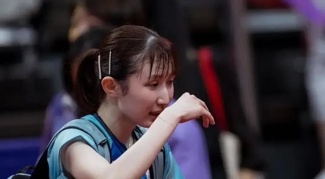 早田希娜郁闷了！因为一个医疗暂停饱受诟病，虽然晋级四分之一决赛，也没有如愿获胜。