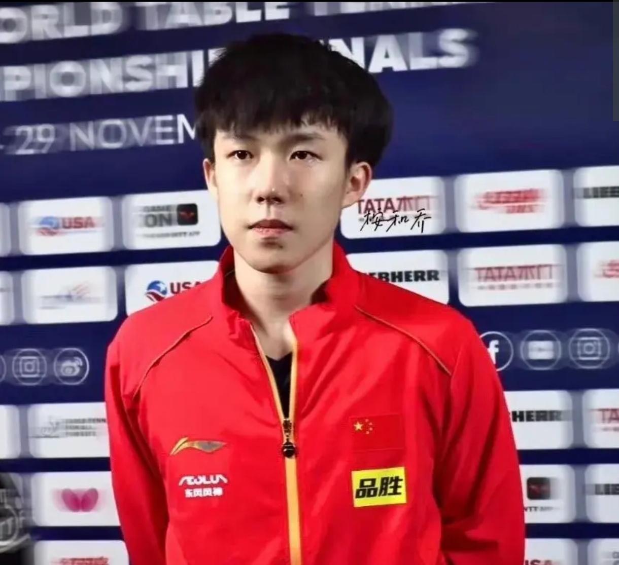 看了看王楚钦输给樊振东，我觉得王楚钦还是太年轻了。硬拼，基本功是不如樊振