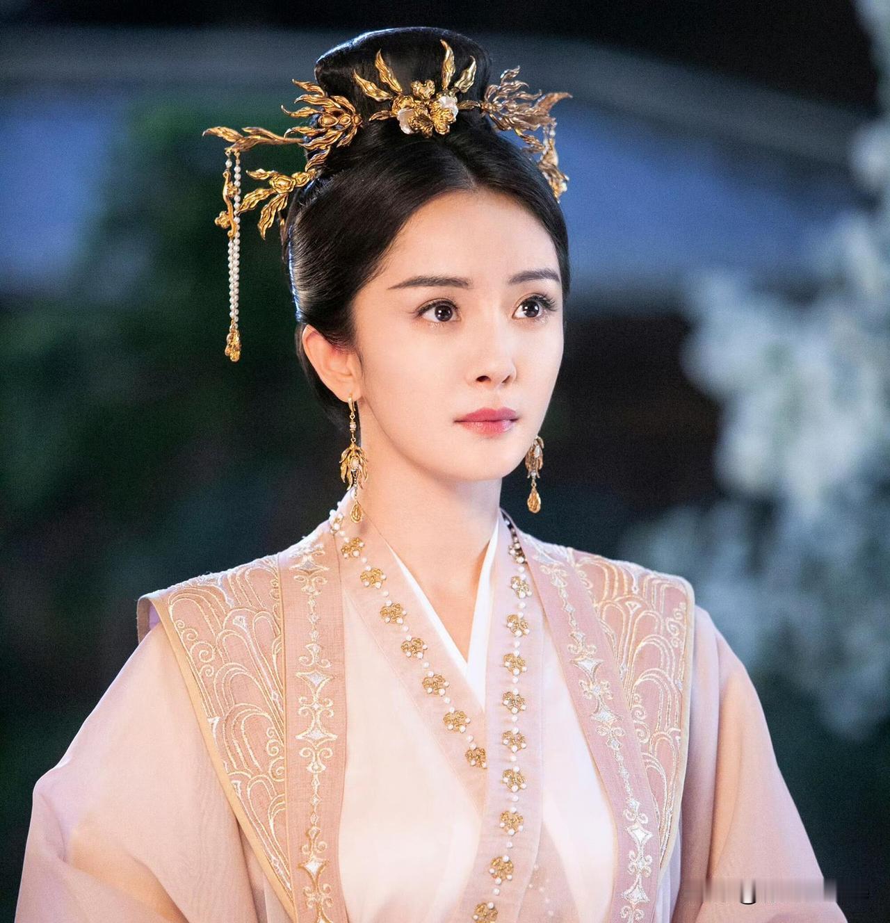 2月10日，杨幂《江山大同》3月开机在即，原定男主刘宇宁因男二男三人设太好拒演后