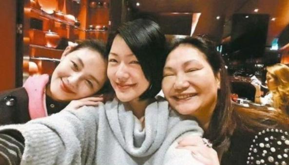 7月8日，大S妈面对媒体直言，自己身心俱疲，已经是半死状态，并哭诉自己要被赶出去