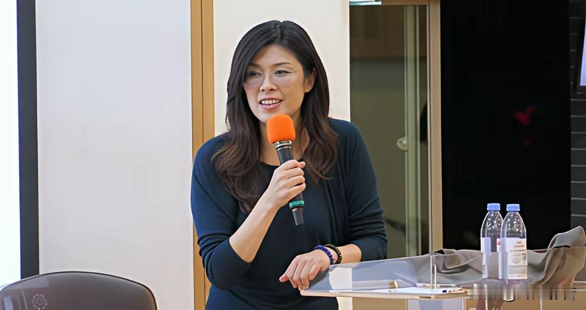 60天连出7招！郑丽文能改写台湾政治格局吗？2025年末的台湾政坛，郑丽文