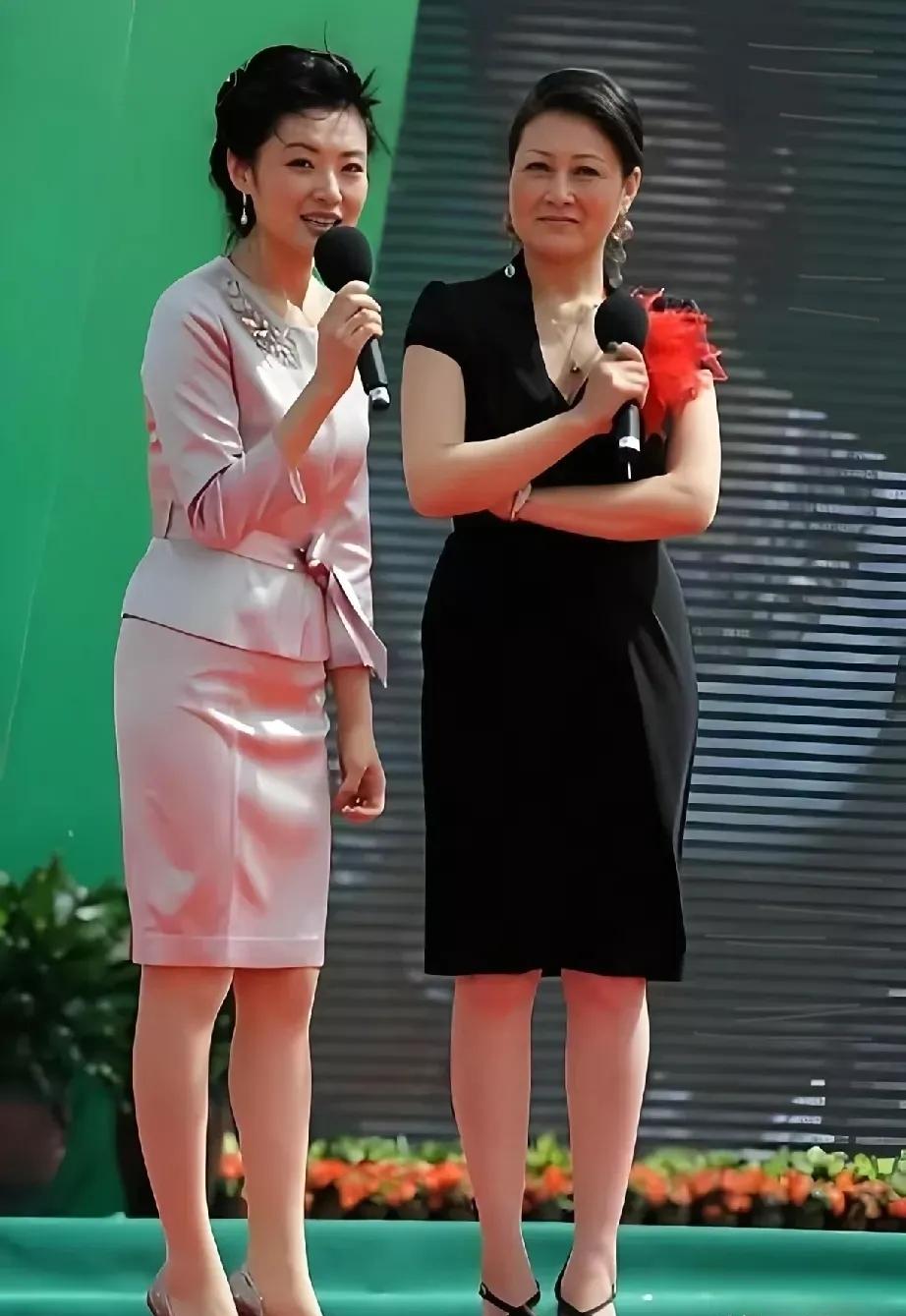 周涛旁边的美女是谁？不管怎么说还是周涛好看