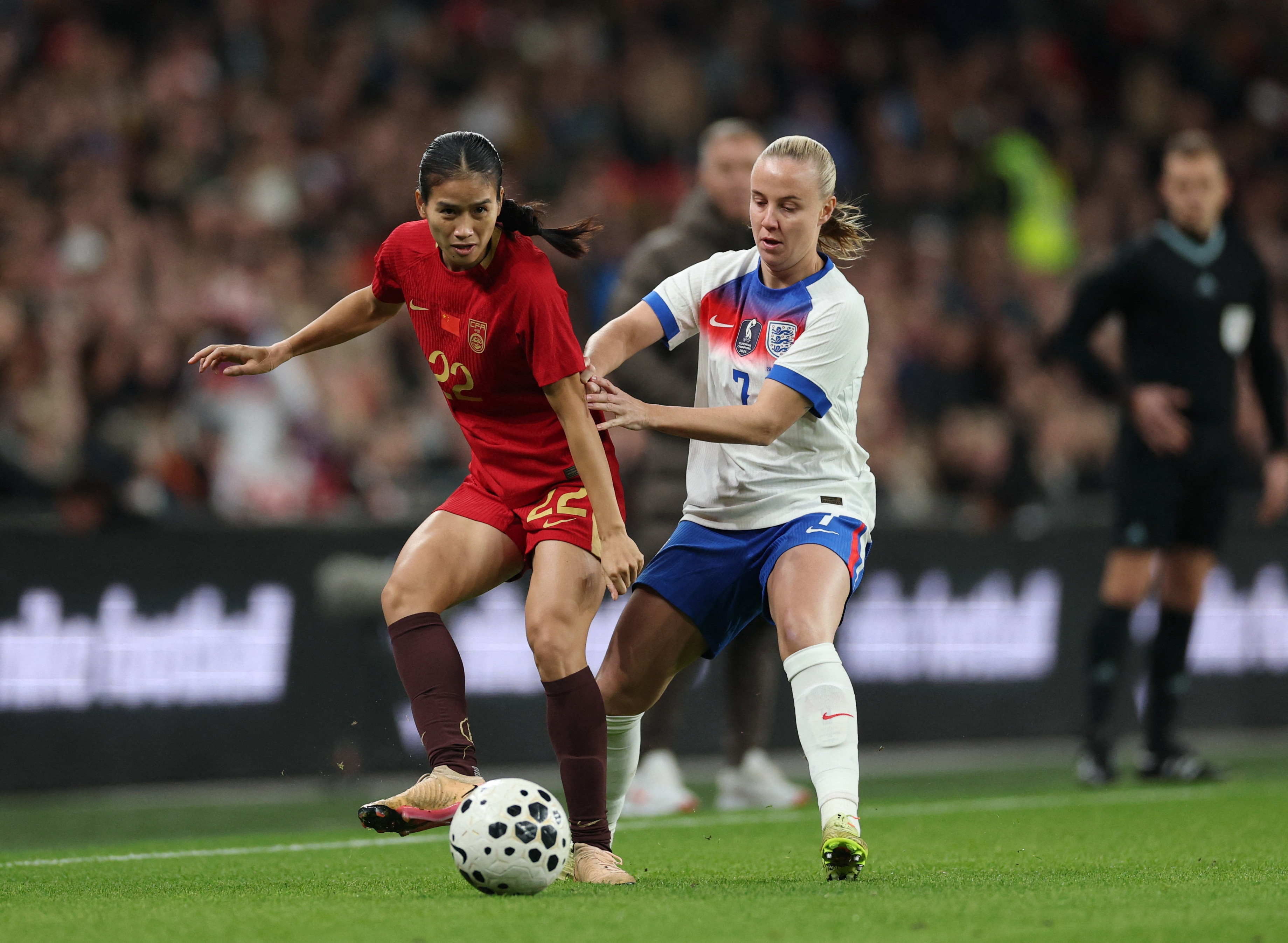 惨! 女足0-8一役平队史最大输球, 创英格兰队在新温布利最大分差