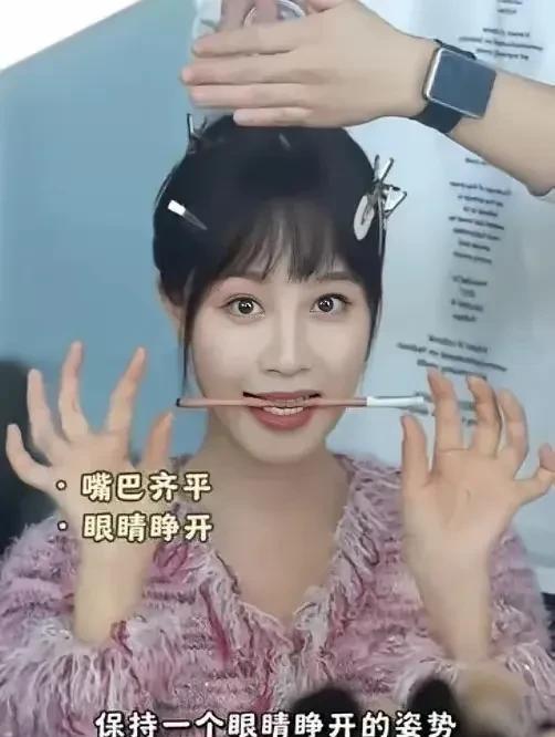 蓝盈莹这改变嘴巴的方法真的管用吗？以前蓝盈莹嘴角往下，看起来不喜庆，如今通过咬