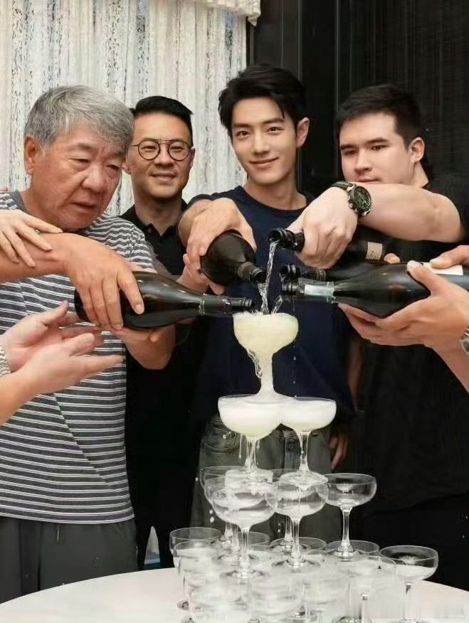 藏海传真的太低调了！其实也就是聚了个餐！好帅啊肖战​​​
