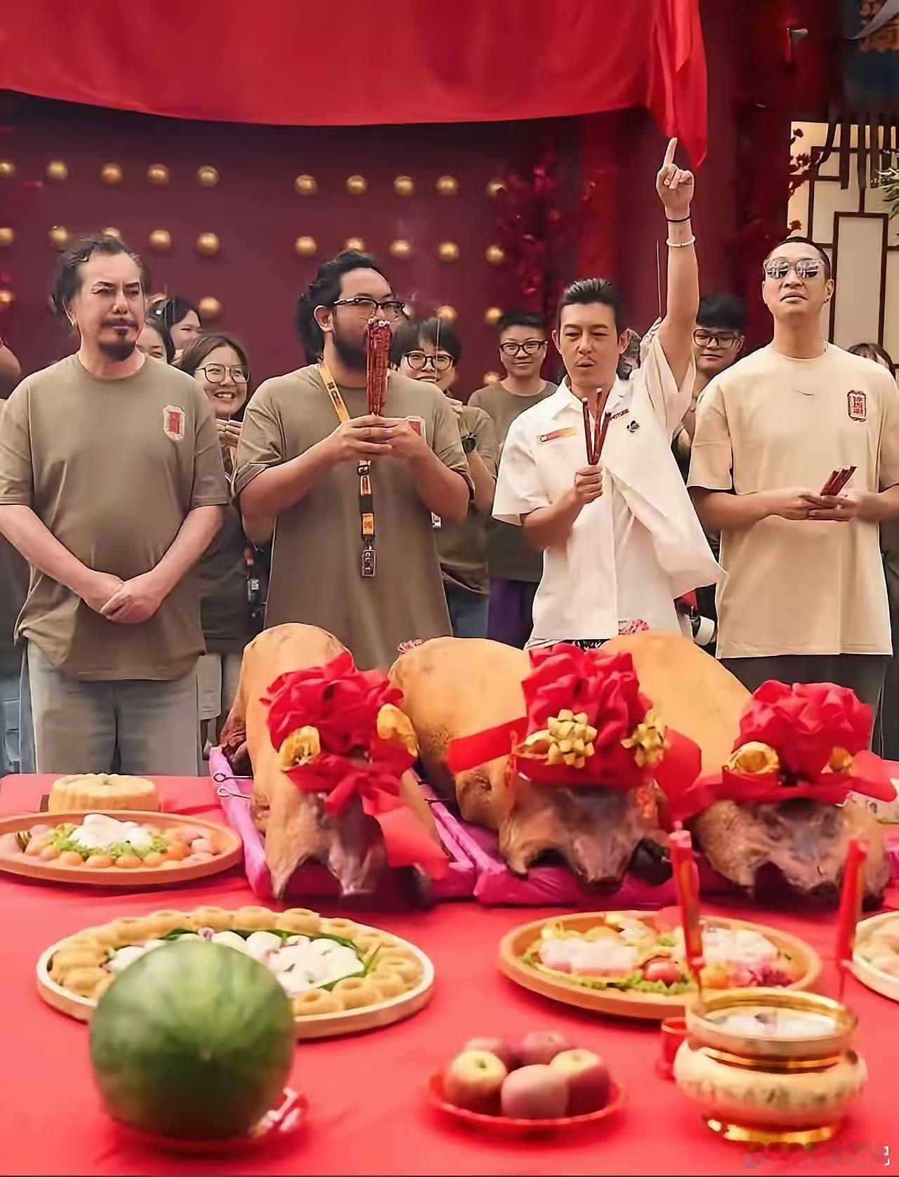 陈冠希复出选人失策，与黄秋生合作新片《神马庙》已开机。两人虽都曾犯错，但性质不同