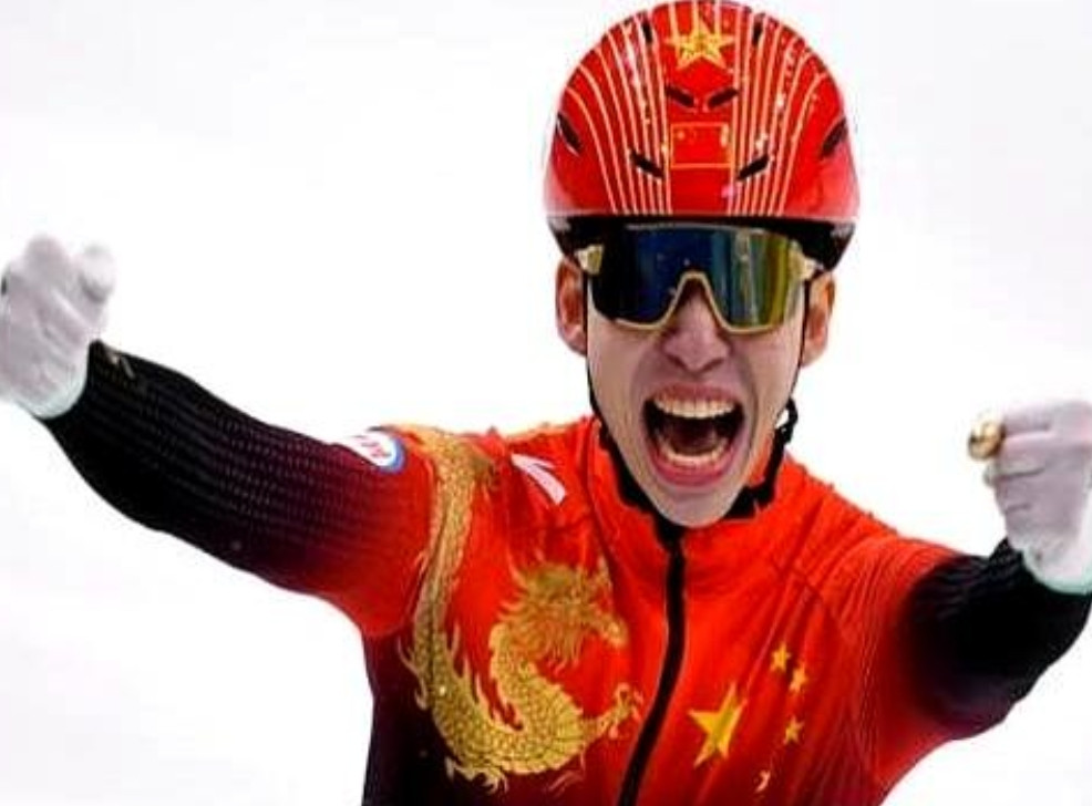 刘少昂红着眼眶撂下一句：“要输一起输。”接力棒交到张楚桐手里时，队伍还领先