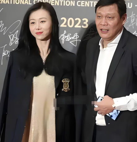 范志毅用行动证明所谓的年龄差、外界的质疑声从来都不是婚姻的阻碍，只要两个人真心