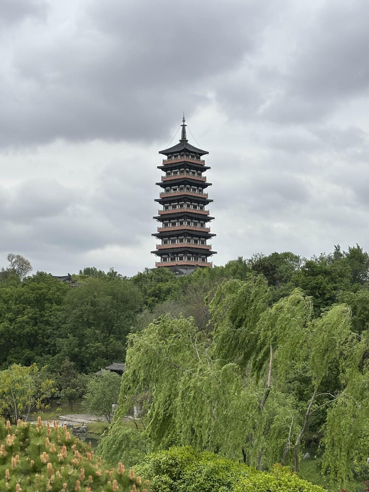 已经三刷江南园林了。这两天刚去了苏州园林和扬州园林，风格真是差挺多的，我说说其中