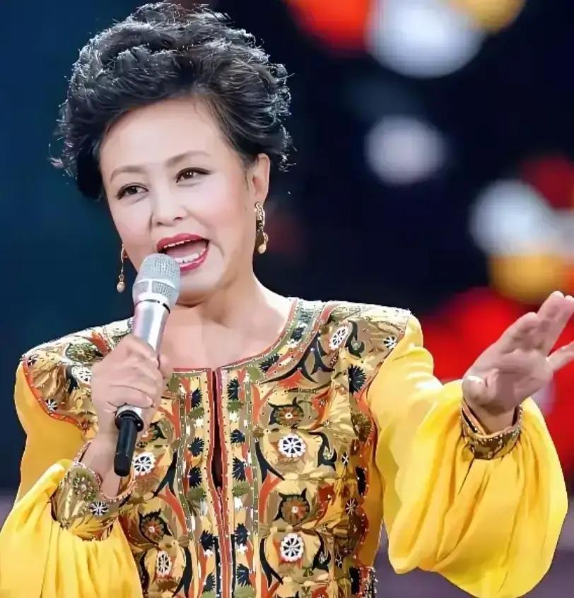 当年，歌唱家朱明瑛与丈夫王明琦和平离婚，谁能想到王明琦转身娶了朱明瑛亲妹妹的小姑