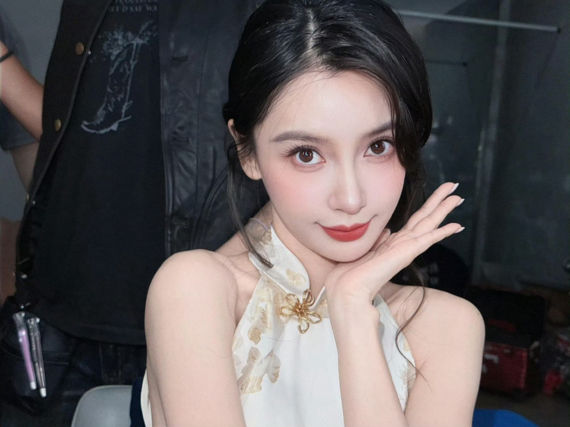 哇哦，baby好美😍，旗袍上身马上好温柔，完全是中式美人来的！！！[