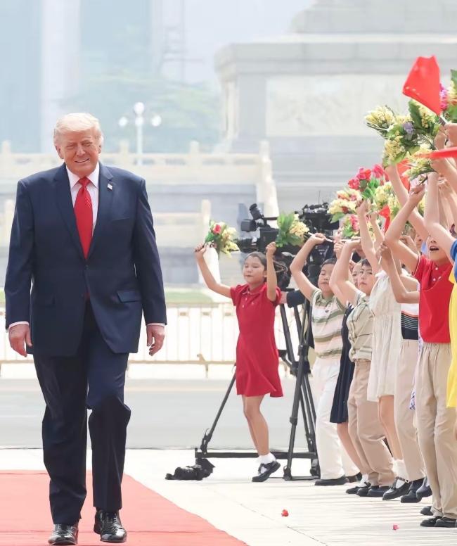 炸锅了！特朗普5月15日发文，竟力挺中方说美国走向衰落5月15日这天，美国政
