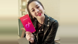 迪丽热巴跳水受伤, 鹿晗慌张闹情绪? baby若无