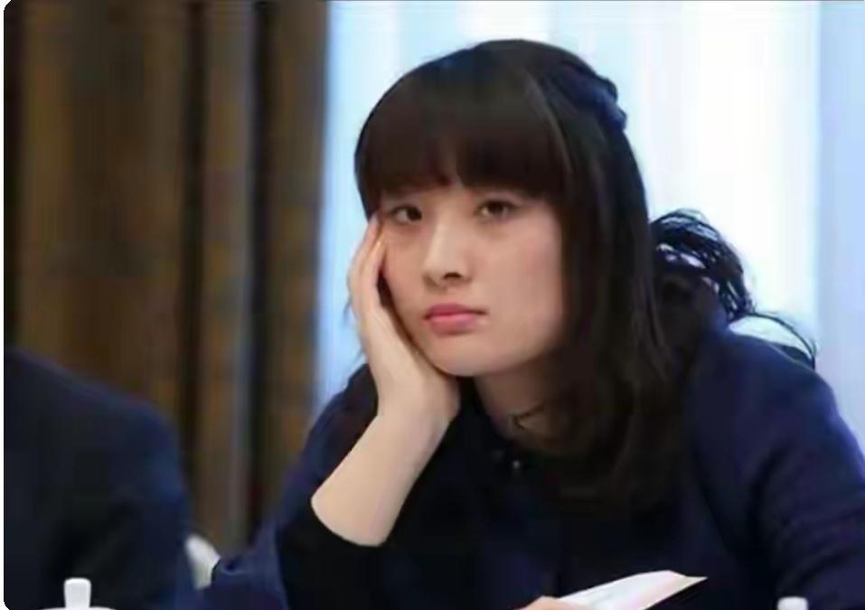 “娃小宗”夭折,对宗馥莉而言,无疑是天降福气。宗馥莉继续沿用几十年“娃哈哈”