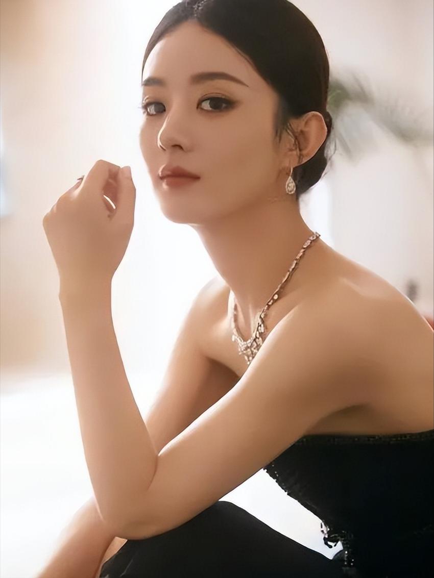 2012年，吴奇隆成立公司，要赵丽颖出10万元，给她1%的股份，赵丽颖碍于情面就