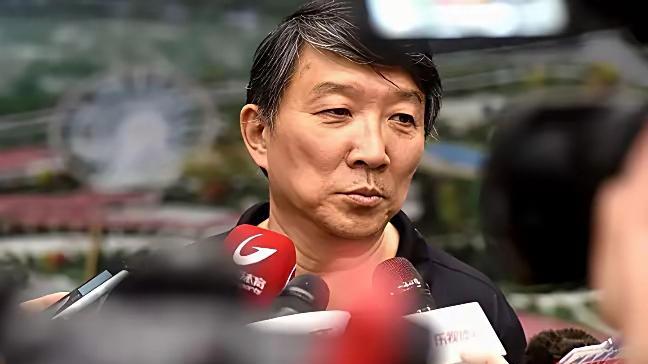 宫鲁鸣担任女篮主教练以来，已进行了两次高原封闭集训，两次集训都有万次投篮训练。但