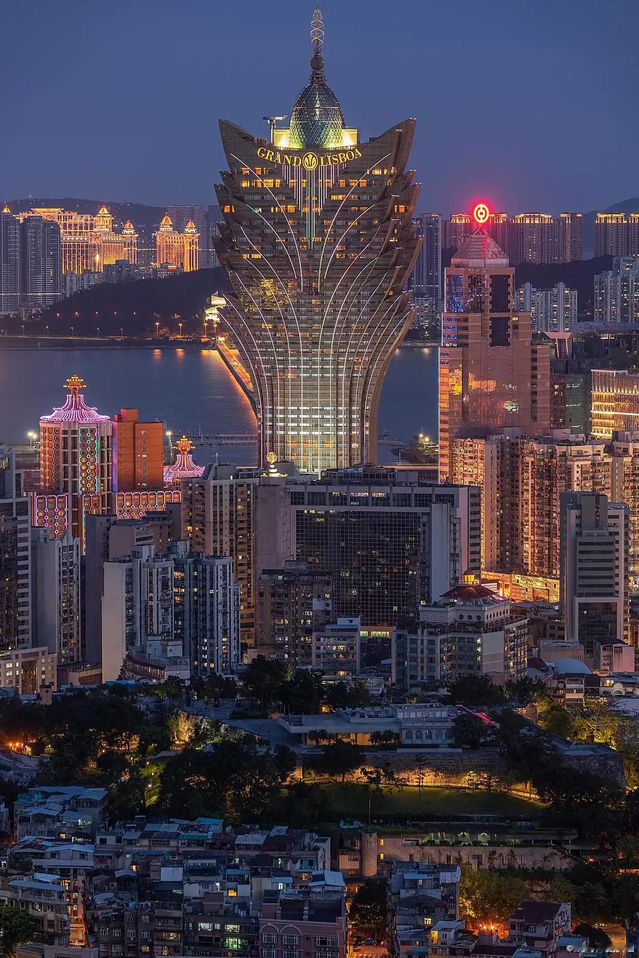 为什么澳门不像其他地方那样经常出现和内地人有关的矛盾新闻？我说个暴论，越是排外的