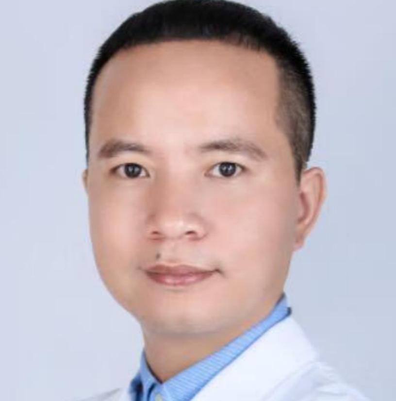 “这个医生火了！”浙江瑞安，患者做手术，心里不放心，硬塞给医生一个红包。医生推辞