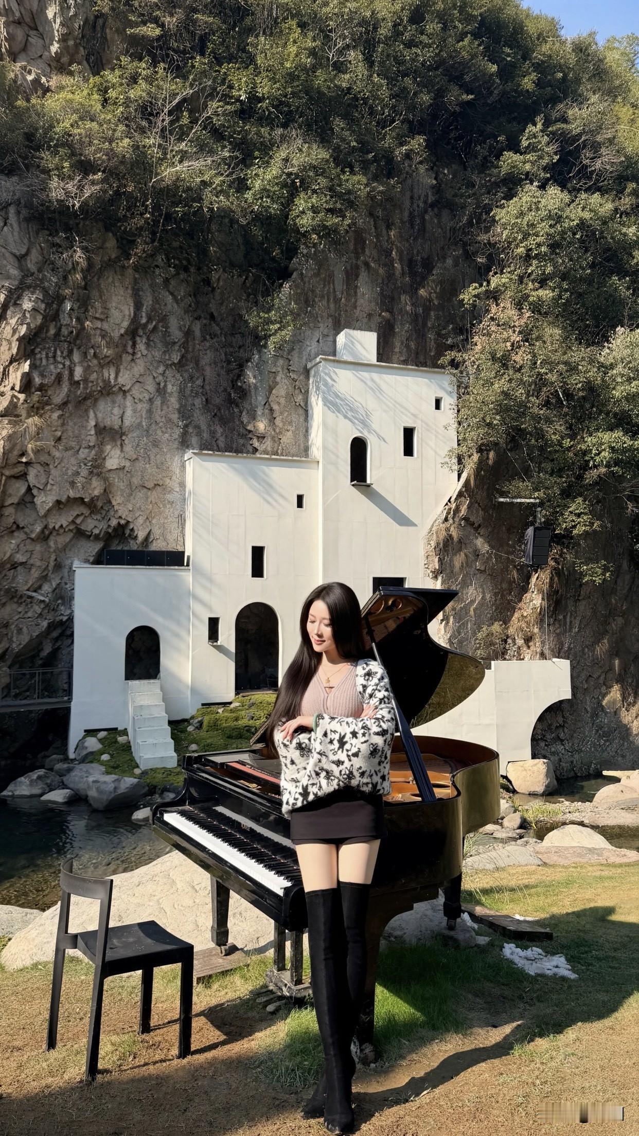 分享一下你随手拍下的照片阳光明媚的午后，坐在绿意盎然的户外，享受宁静时光。🌞?