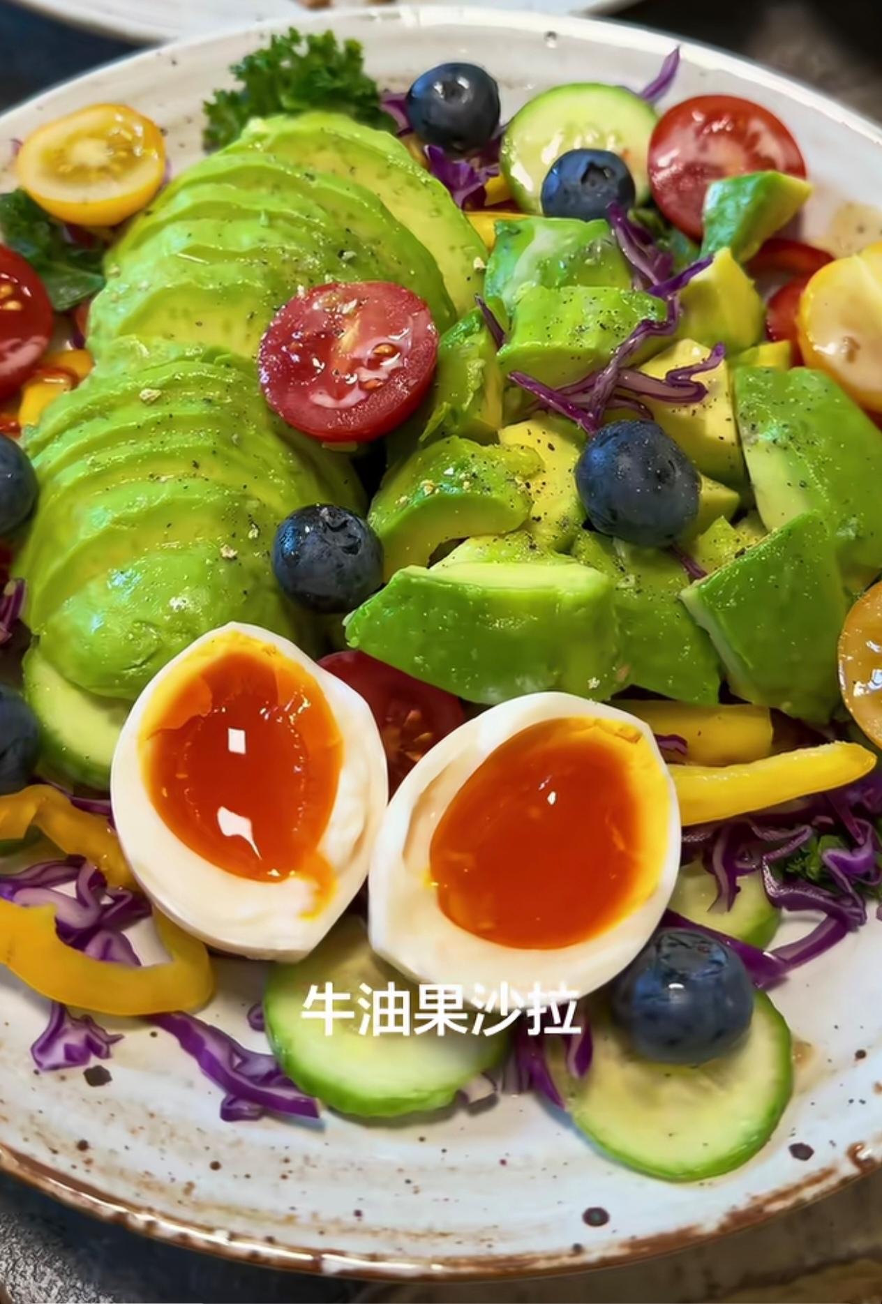 初三学生的早餐天花板！同事每天早起，给读初三的儿子和一家人准备早餐，让我大开