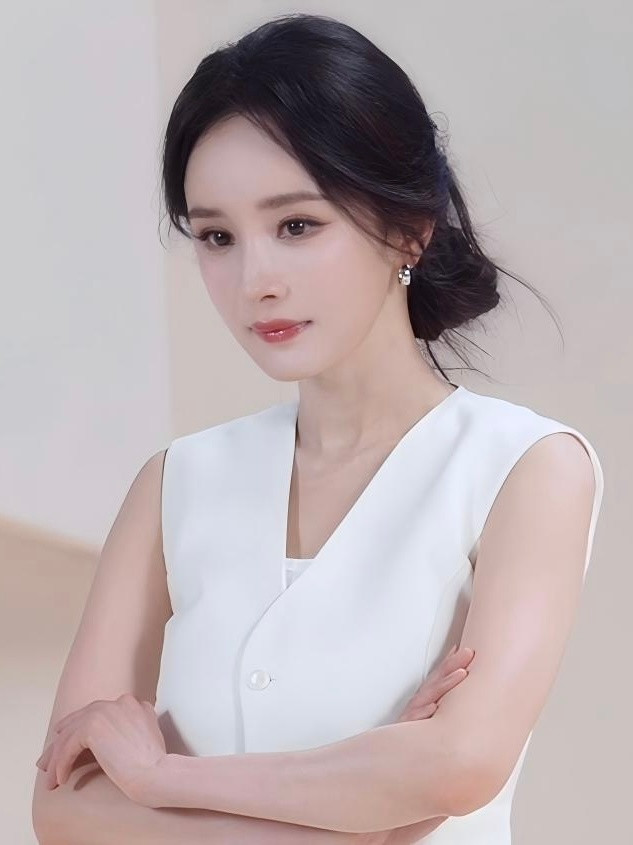 杨幂THX杨幂withAGATHA【水滴】露珠耳钉（银色）杨幂公关咨询: