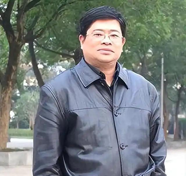 双面间谍李志豪，1998年冒风险揪出我军两名高级叛徒，结局怎样？首先，李志豪明