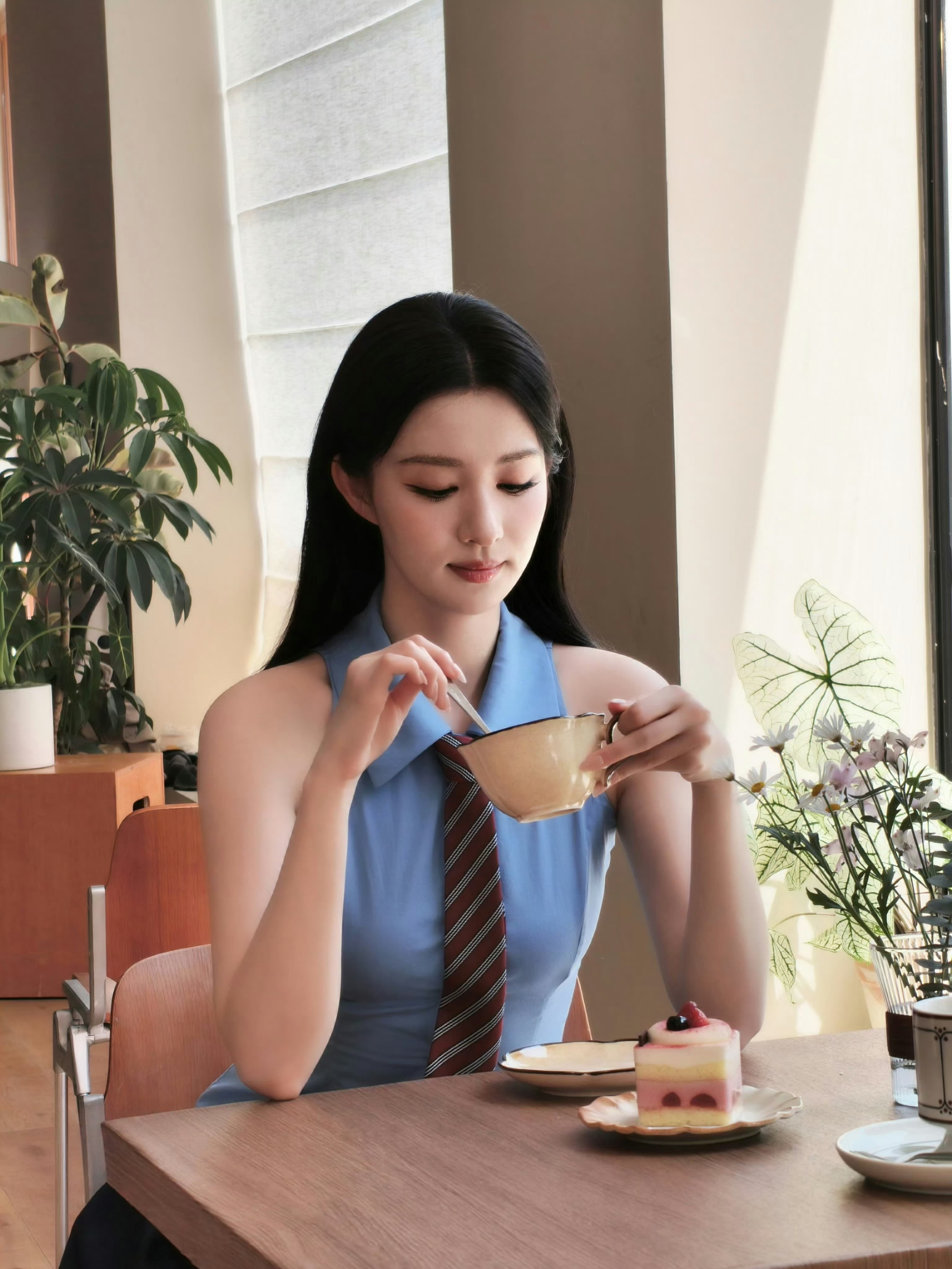 王楚然荣耀600幸运星女神降临妈耶我要被王楚然迷住了，太美了！荣耀选她选的太好了