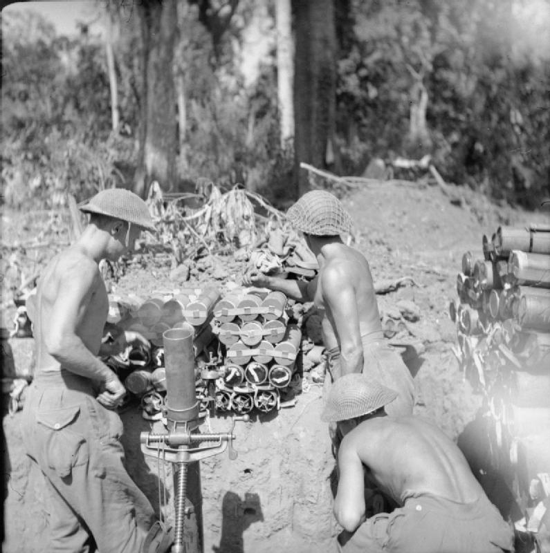 缅甸战役期间被英军伏击击毁的几辆鬼子95式轻型坦克，由于头一辆被六磅炮击毁，后面