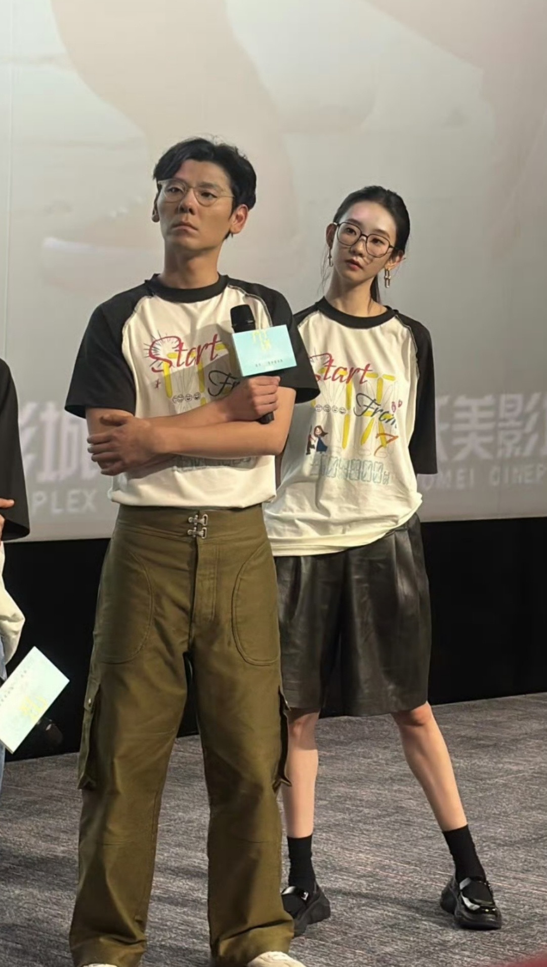 对不起蒋奇明我退出摄影届，带上你的相机出庭吧[笑着哭]，给拍的两个人都不太聪明的样