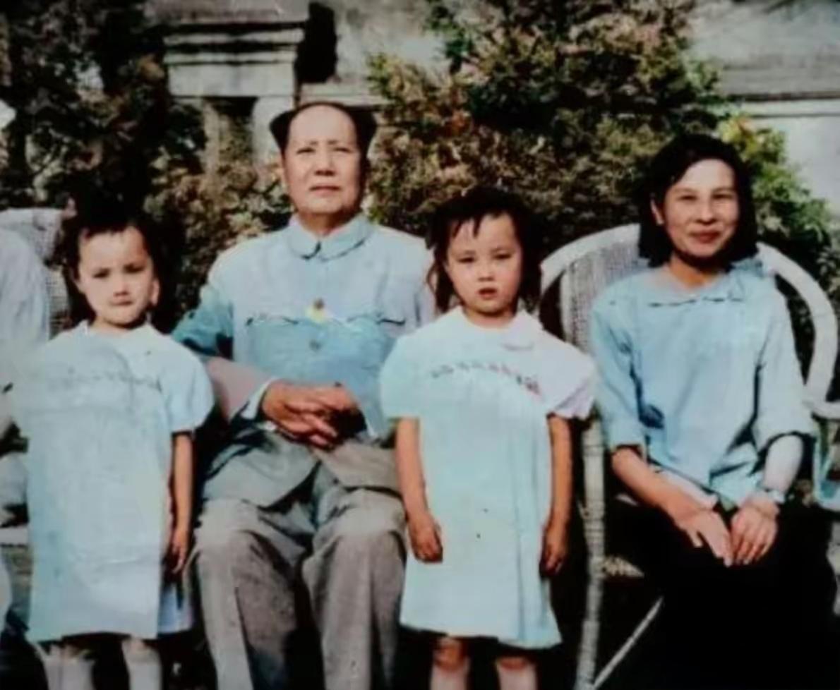 1956年秋，贵阳的曹云芳收到一封特殊的来信。信封上那熟悉的字迹，让她的手忍不住