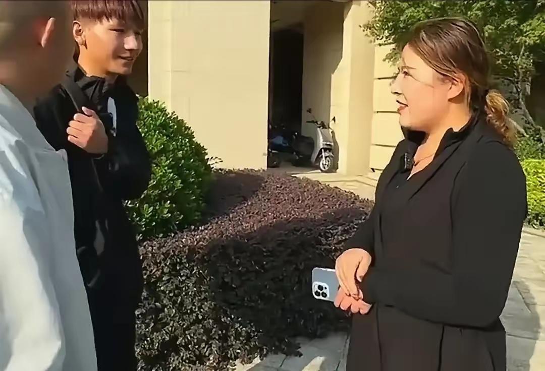 徐州小伙30岁没对象，被叶老师拉去和38岁山东超市老板娘相亲。老板娘离过婚，手里