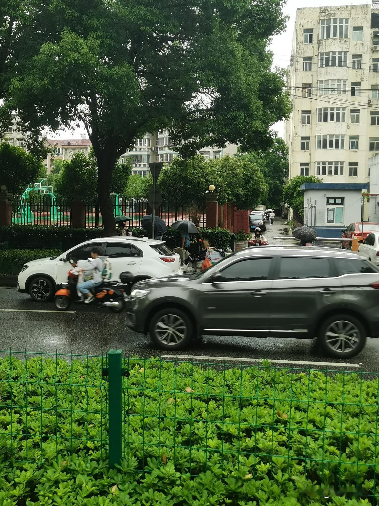 汽车下乡真的能挽救低迷的汽车消费市场吗？我看有点难！刺激消费是政策，想法是好