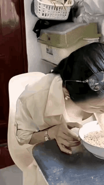 这惊喜是不是太大了？看把人都惊成啥样了！