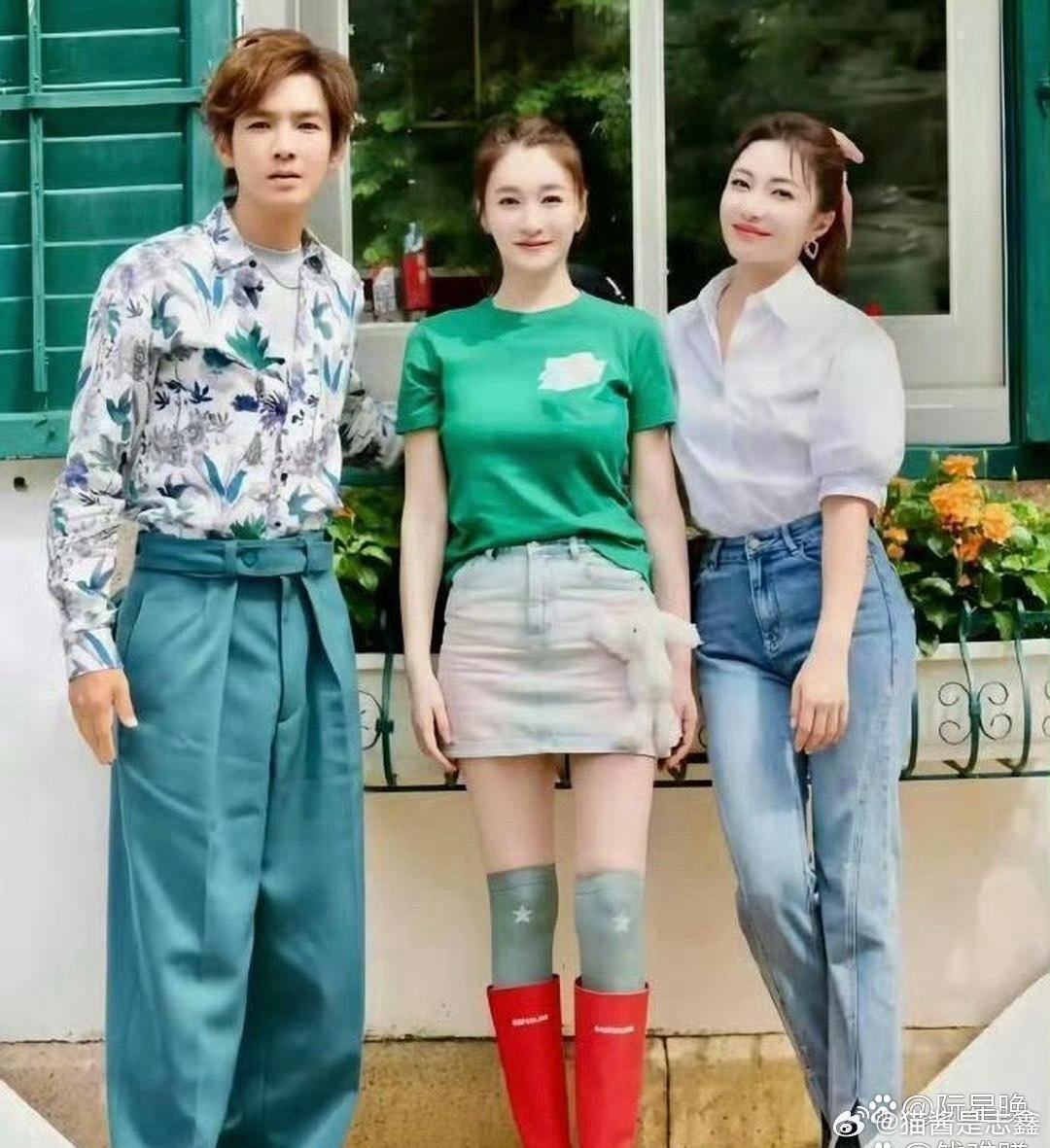 李小冉早期无修图，这颜值身材怪不得富豪苦追十年